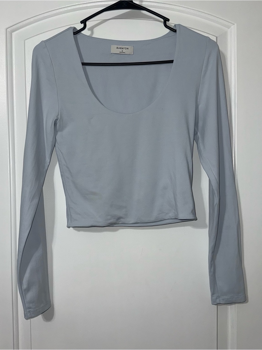 Babaton By Aritzia Scoop Neck Cropped Long Sleeve Shirt Light Blue Women Medium